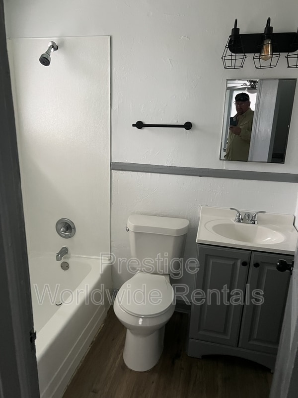 Building Photo - 489 Mellon St