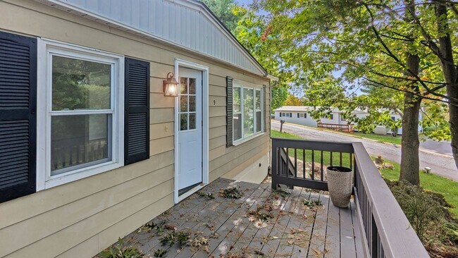 Foto del edificio - 3 bedroom (Entire House) in the Solitude Village section of High Bridge