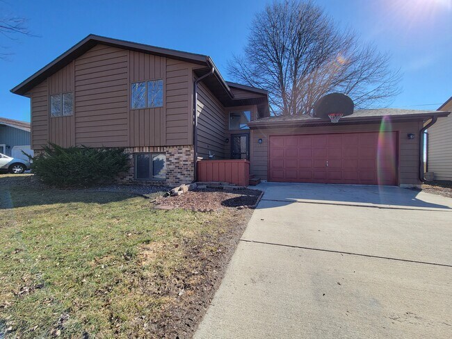Foto del edificio - 3300 Whalers Ln NW