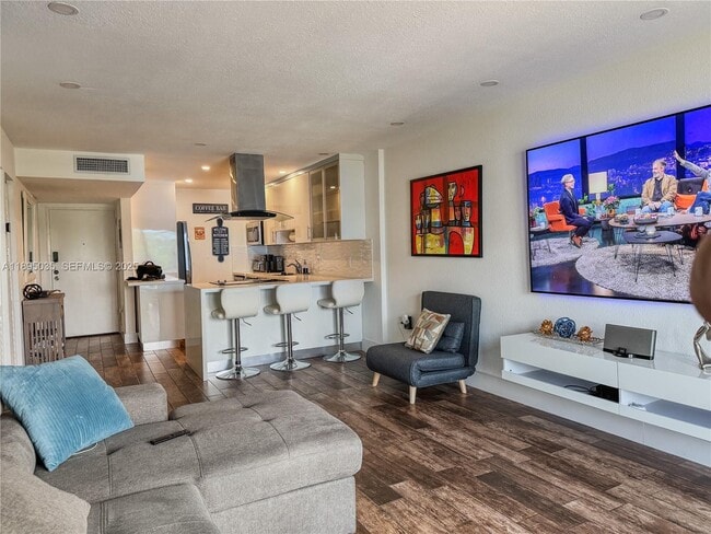 Building Photo - 7830 Dickens Ave