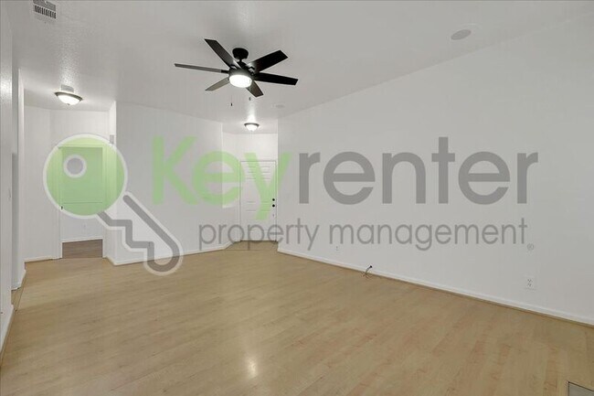 Foto del edificio - 8573 Meandering Way