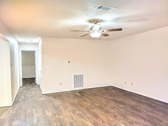Building Photo - 2602 8th Ave N