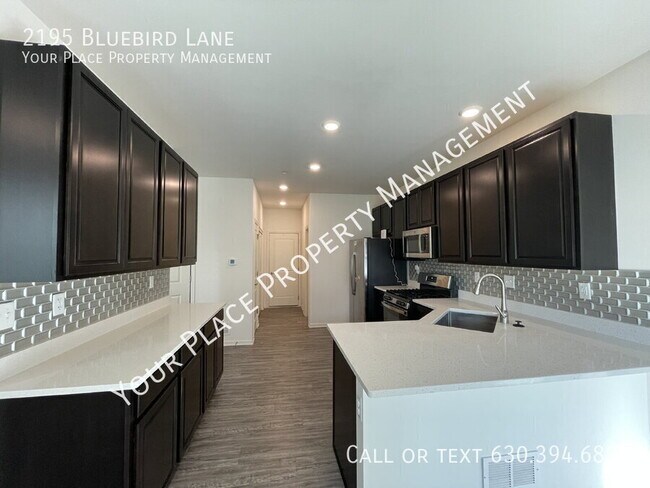 Foto del edificio - 2195 Bluebird Ln
