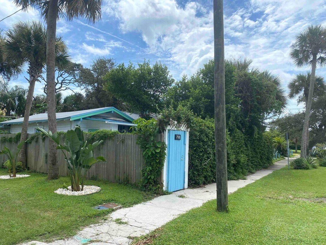 Foto principal - Beautiful large studio 2 blocks from the b...