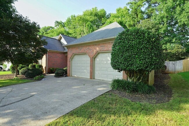 Foto del edificio - 4231 Glenlake Pkwy NW