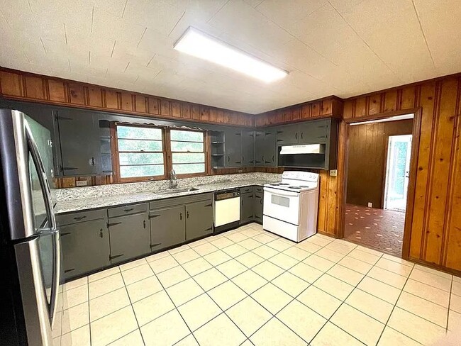 Building Photo - 1400 28th St