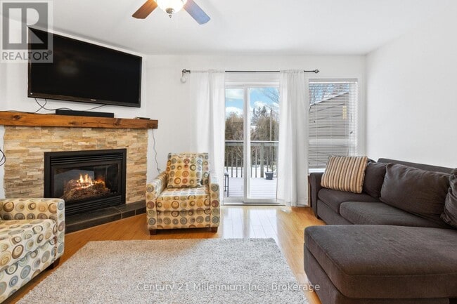 Photo du bâtiment - 100 Alice St W