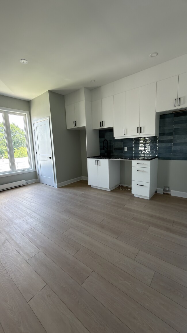 Building Photo - 128 Osgoode St