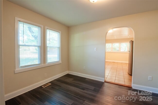 Building Photo - 2045 Cline St