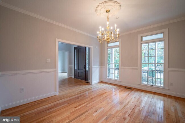 Building Photo - 119 E Jefferson St