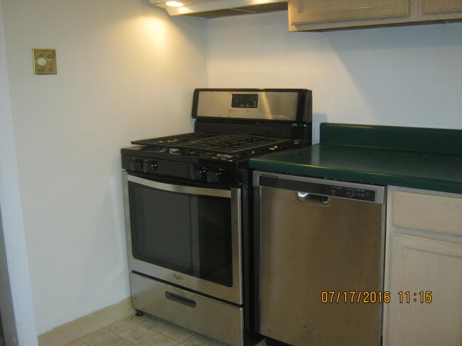 Building Photo - 205 Chestnut St