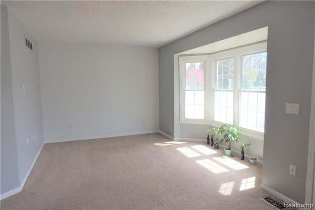 Building Photo - 42253 Old Pond Cir