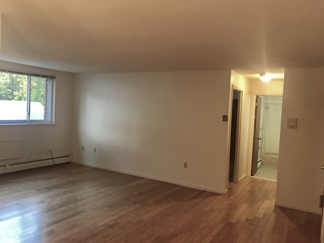 Foto del edificio - 144 Oakwood Ave