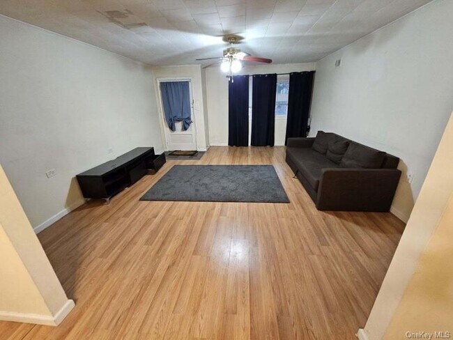 Foto del edificio - 28 Idlewild Park Dr