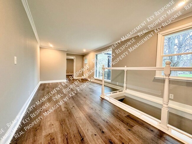 Building Photo - Beautiful renovated brick home in lovely N...