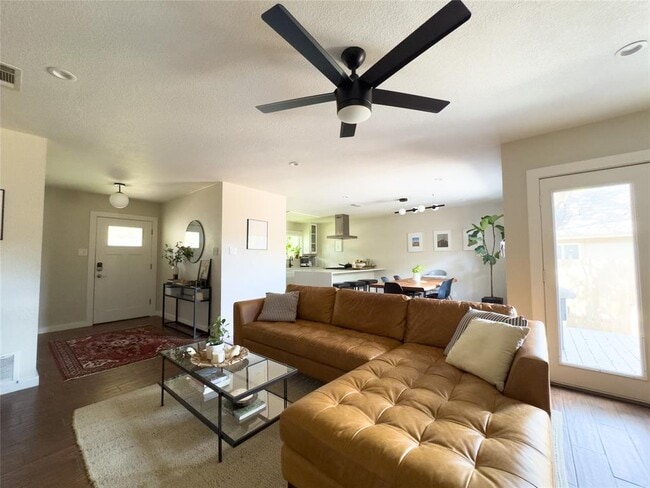 Foto del edificio - 3704 Harpers Ferry Ln