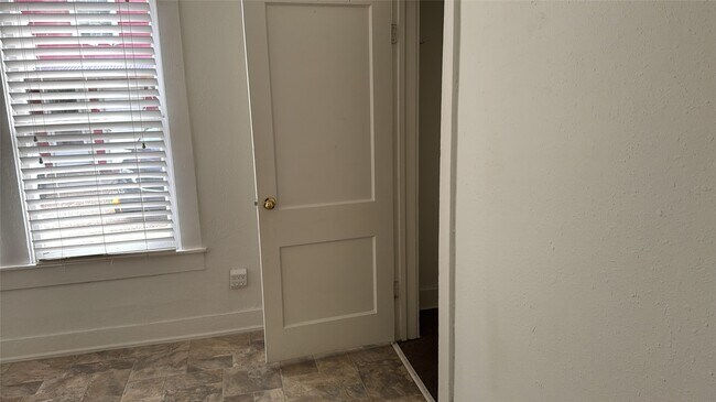 Foto del edificio - 111 E Lewis St