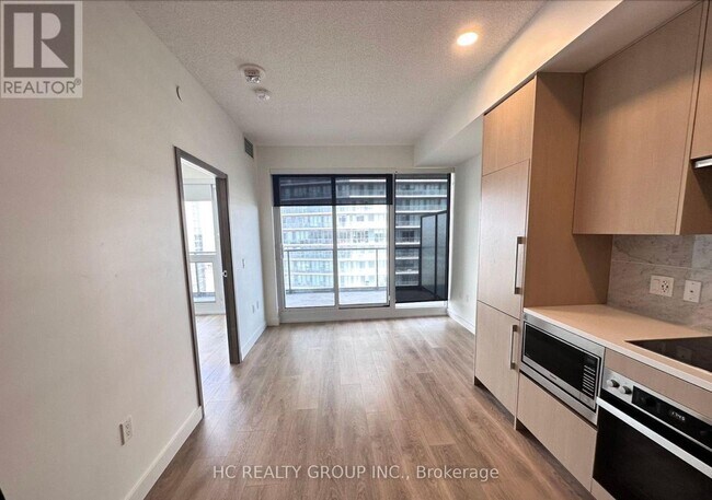 Photo du bâtiment - 95 McMahon Dr