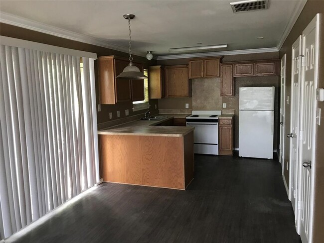 Building Photo - 611 Oriole Blvd