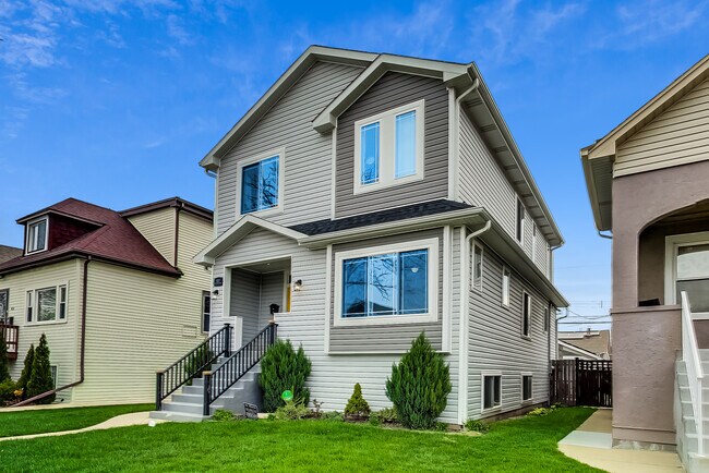 Building Photo - 4527 N Melvina Ave