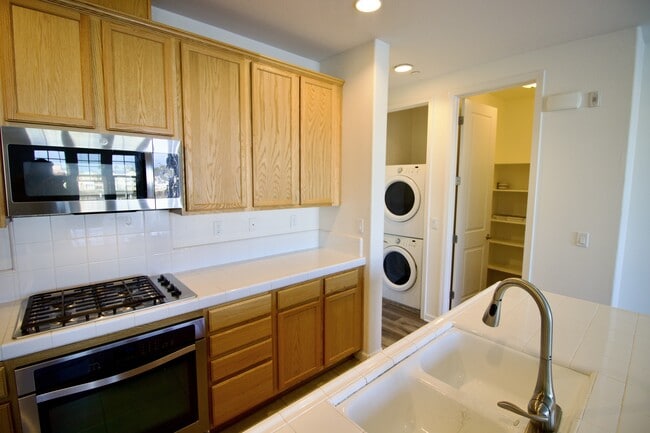 Building Photo - 643 Turnbuckle Dr