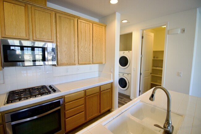 Foto del edificio - 643 Turnbuckle Dr