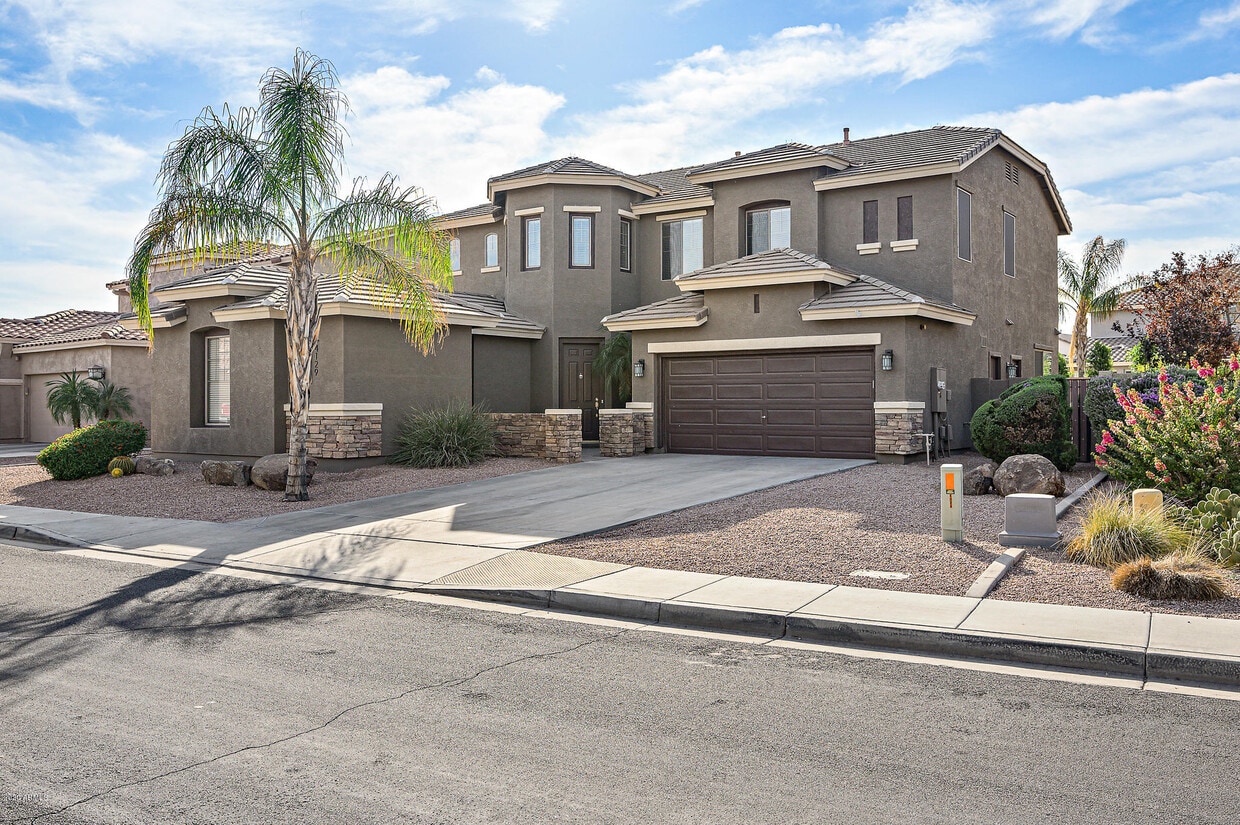 Primary Photo - 4129 E Clubview Dr