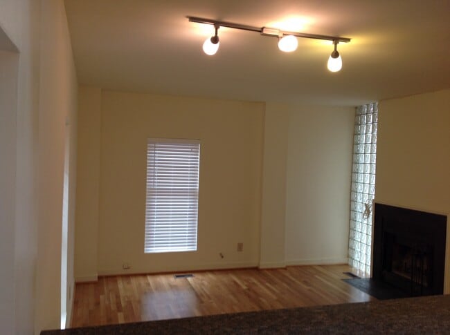 Building Photo - 2 Walter Houp Ct NE