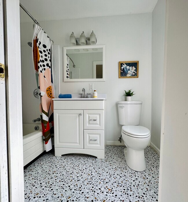 UPDATED BATH - 982-2 Hatch St