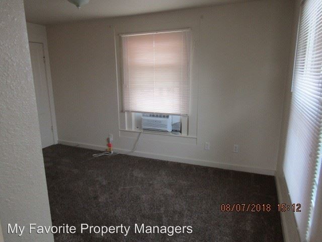Building Photo - 245 N Grape St