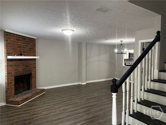 Building Photo - 170 Highland Park Dr