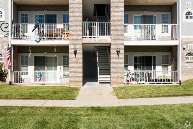 Building Photo - Belmont Condominiums -BYU Student Housing