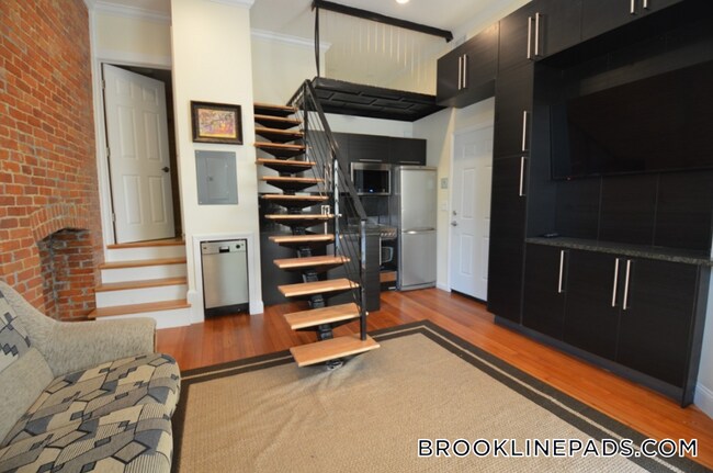 Foto del edificio - 1689 Beacon St