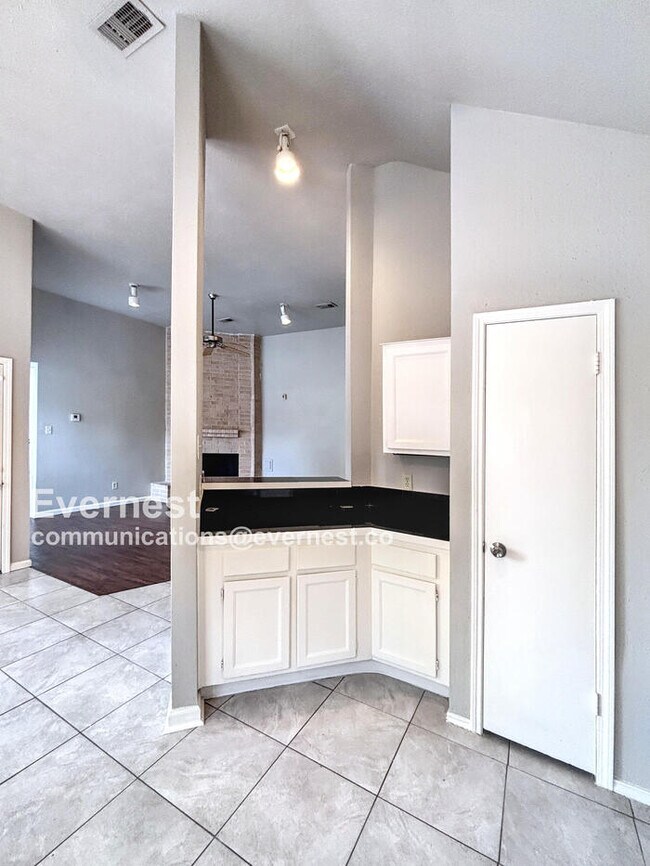 Foto del edificio - 2038 Woodland Hills Dr