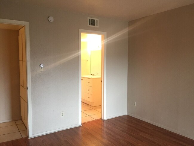 Foto del edificio - 1620 N Wilmot Rd