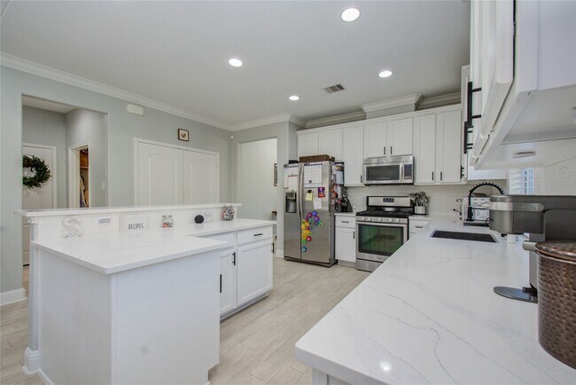 Building Photo - 19 Canterborough Pl