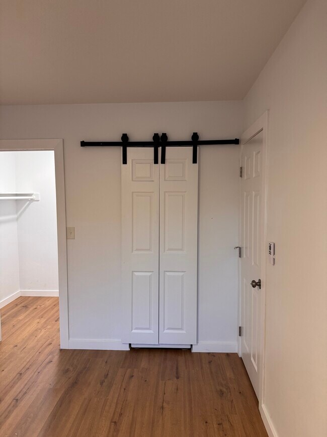 Foto del edificio - 1373 Real Way Ln
