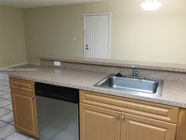 Foto del edificio - 8580 SW 212th St