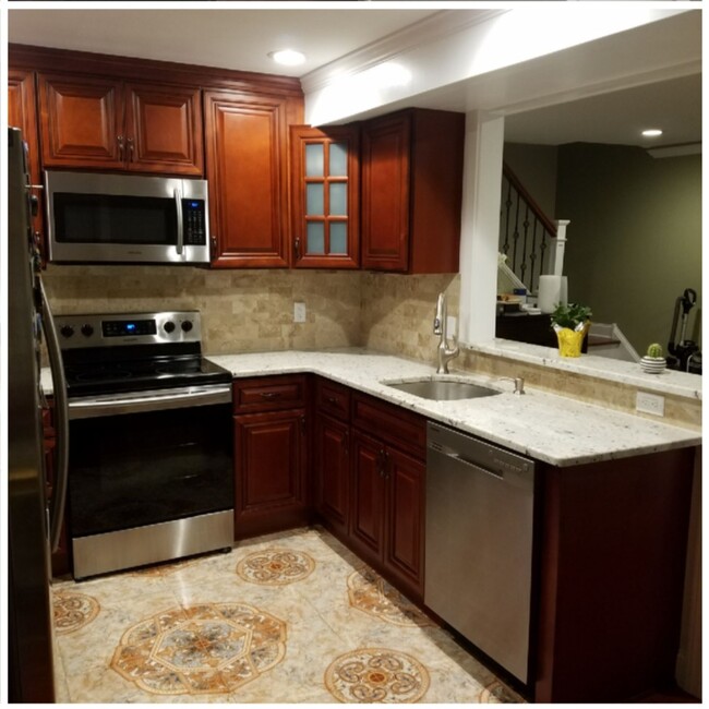 Kitchen - 5200 Hilltop Dr