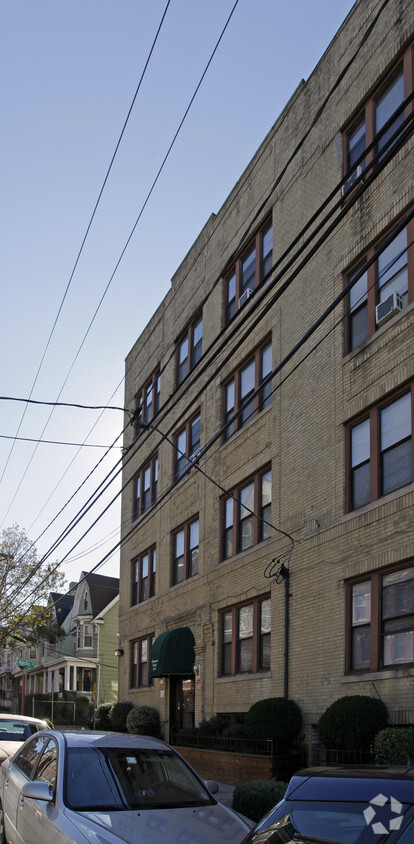 Building Photo - Duncan Court Condominiums