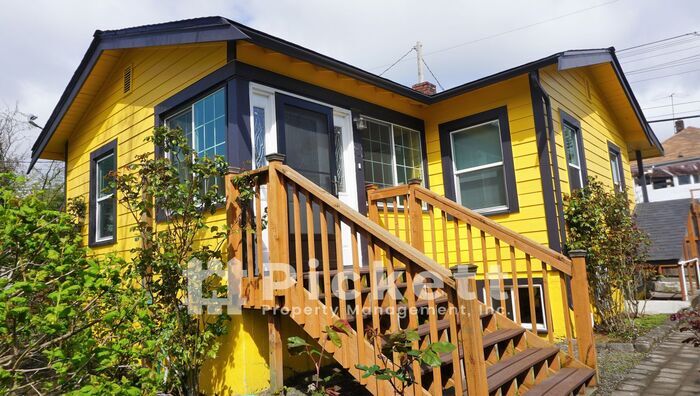 Primary Photo - 1 Bedroom CLOSE to PSNS
