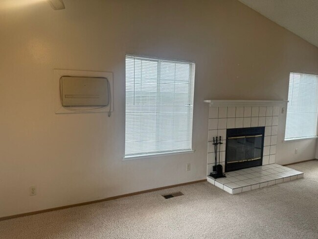 Foto del edificio - 6235 Chesterfield Ln