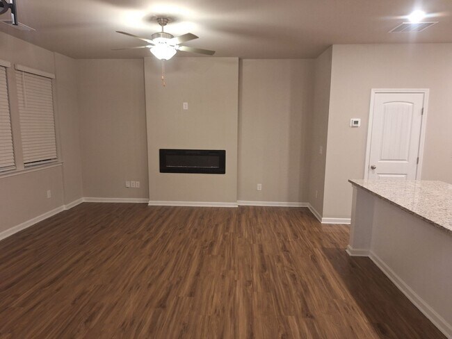 Foto del edificio - 220 Turner Ln
