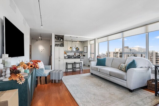 Foto del edificio - 70 W Burton Pl