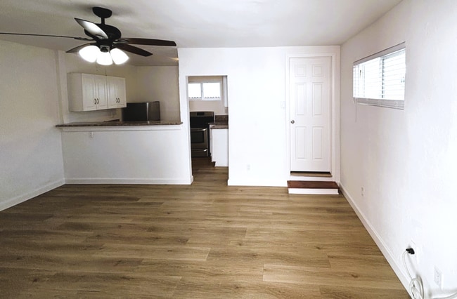 Foto del edificio - 8060 Kyle St