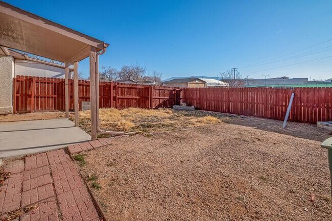 Foto del edificio - Charming 2-bedroom, 2-bathroom townhome with a 1-car garage