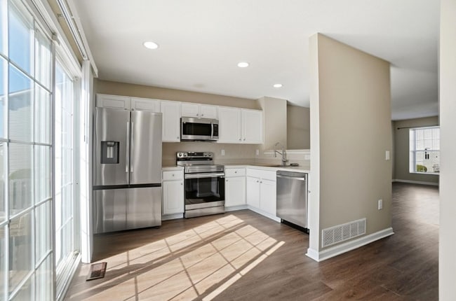 Building Photo - 6539 Nottinghill Trail Dr