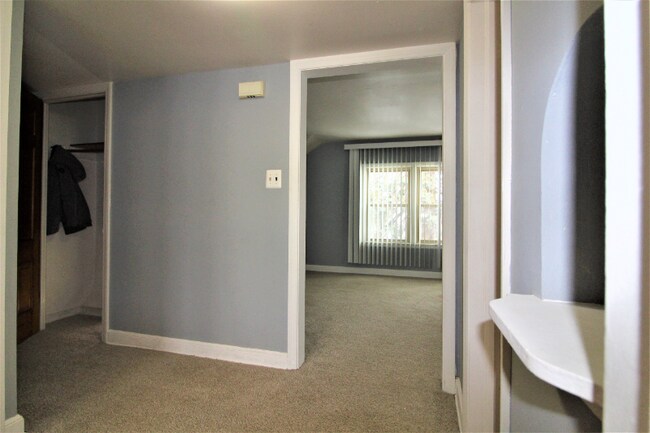 Building Photo - 420 W Hampton Ave