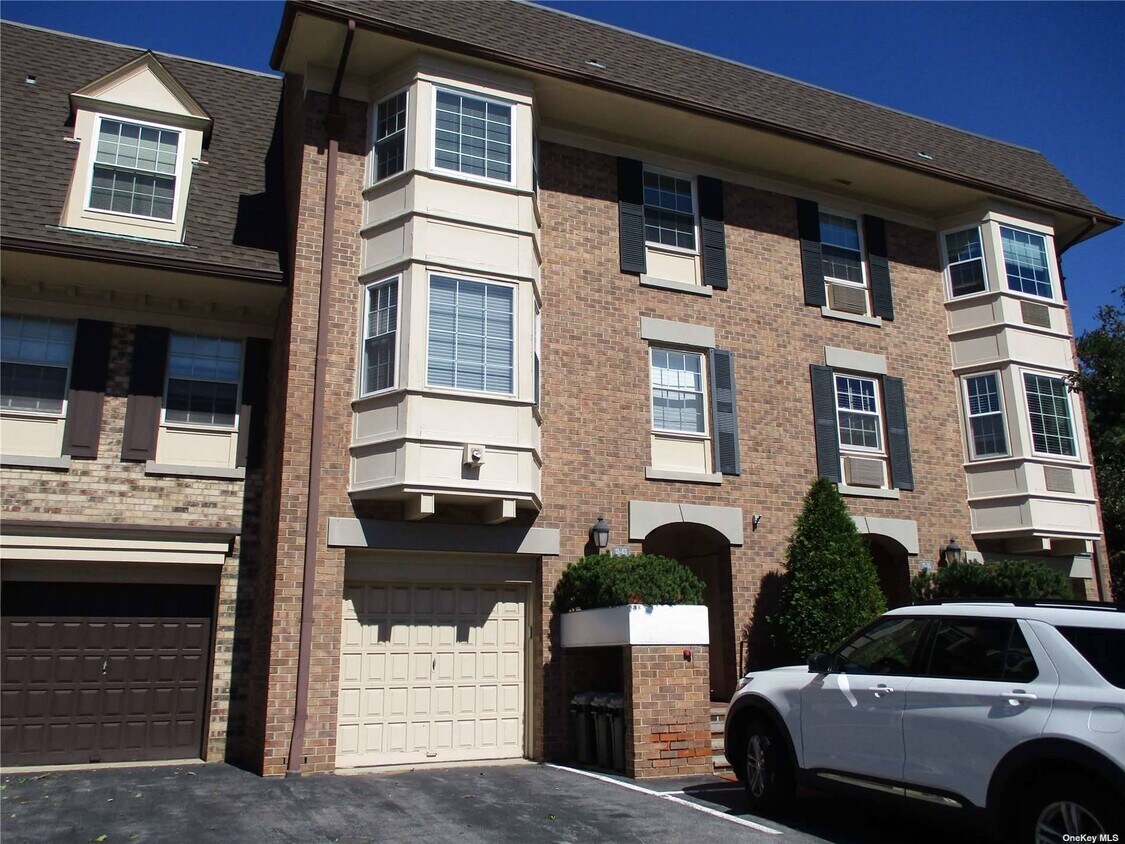 133 Michael Ct, Queens, NY 11360 Townhome Rentals in Queens NY