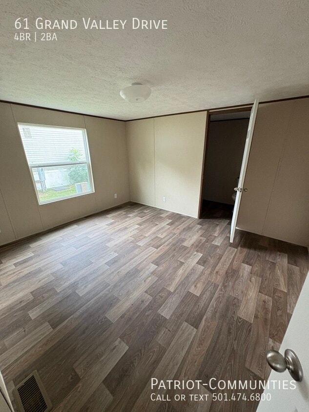 Foto del edificio - 61 Grand Valley Dr